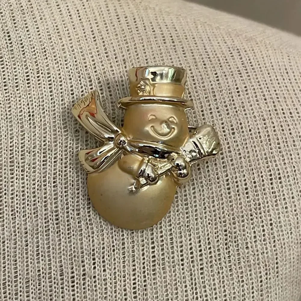 Vintage older pin